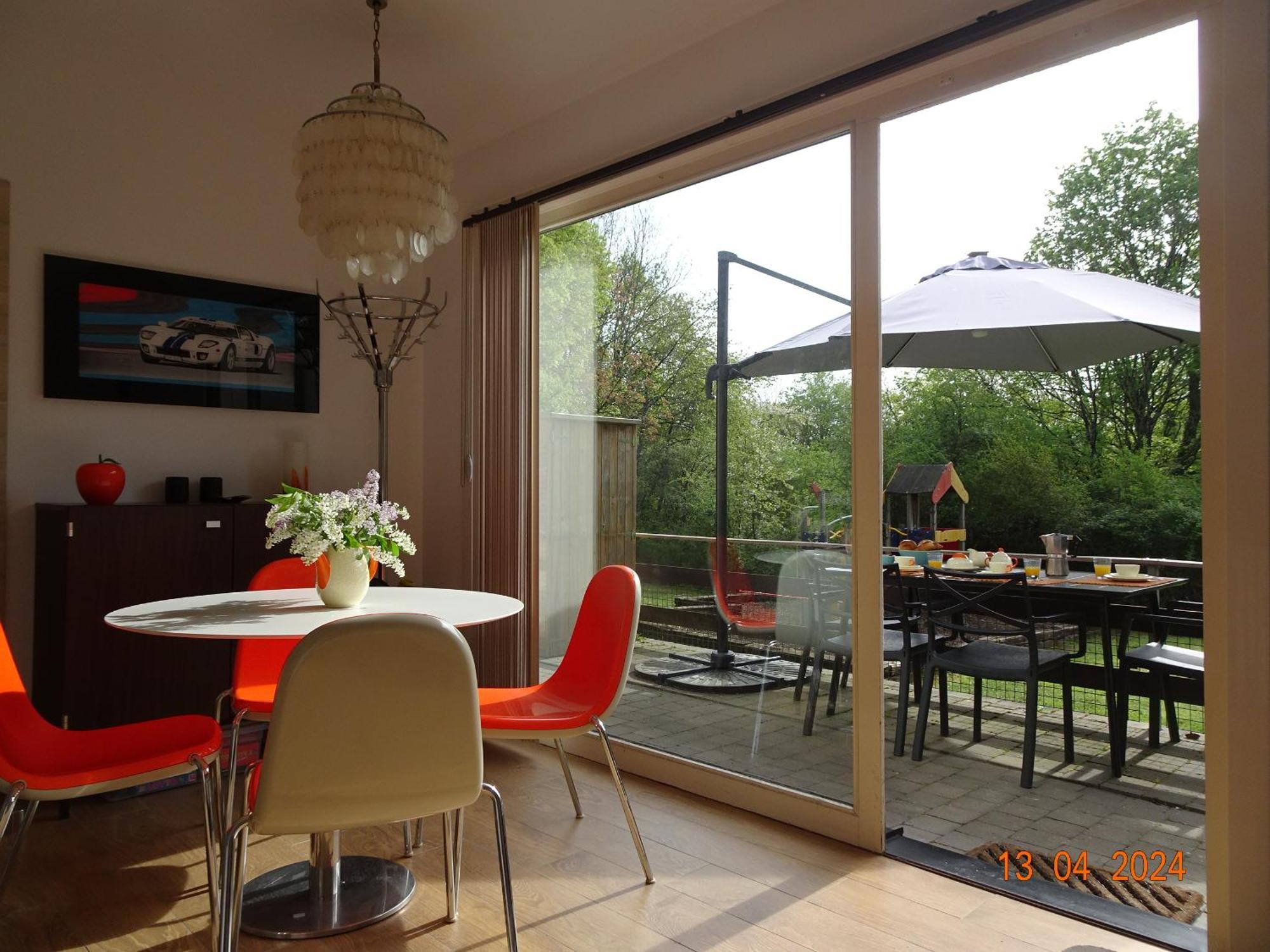 Retro Getaway At The Meuse Valley Apartment