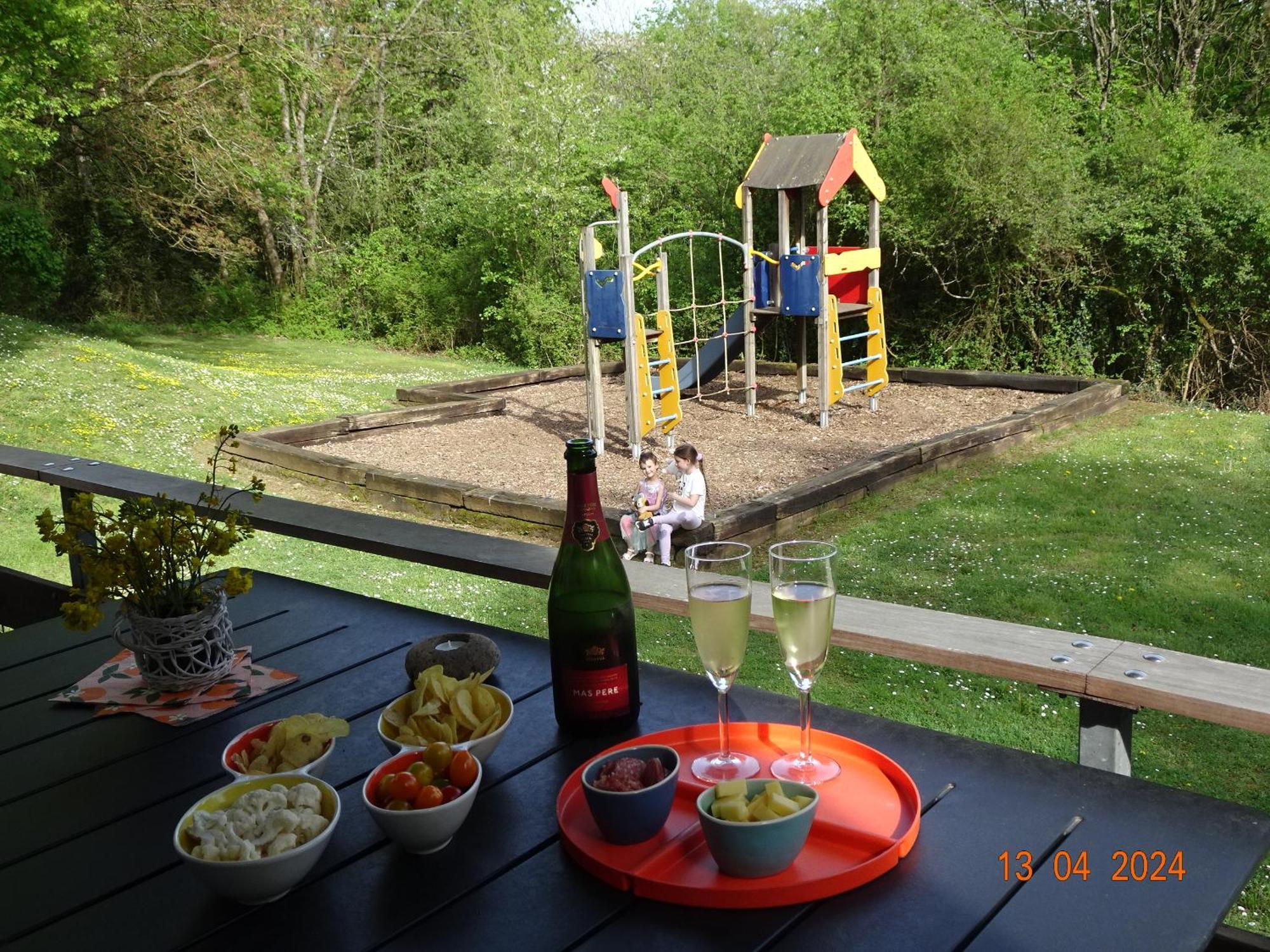 Retro Getaway At The Meuse Valley Apartment